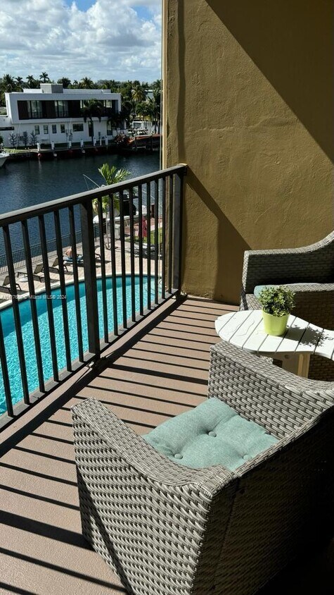 Foto principal - 301 Golden Isles Dr