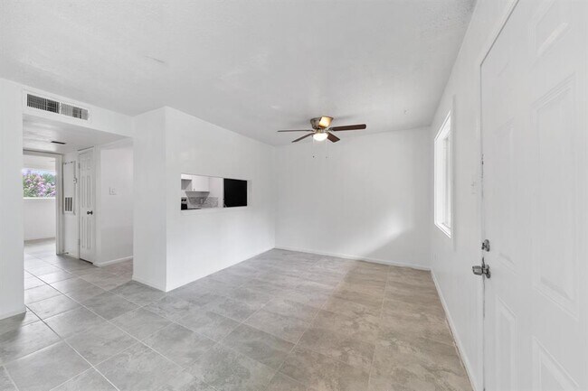 Building Photo - 1312 W Adoue St