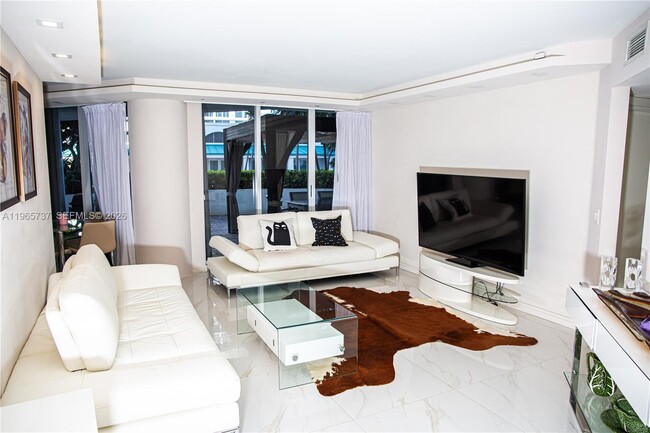 Building Photo - 16445 Collins Ave