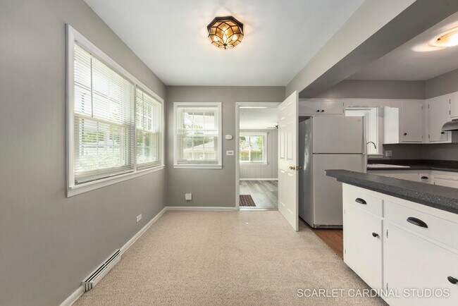 Building Photo - 847 N Brainard St