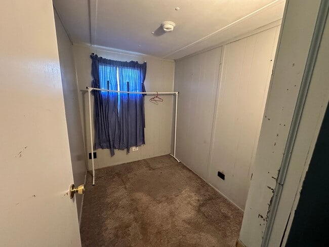 Building Photo - 2 Bedroom Mobile Home