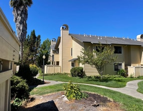 Building Photo - 2702 Woodlake Dr