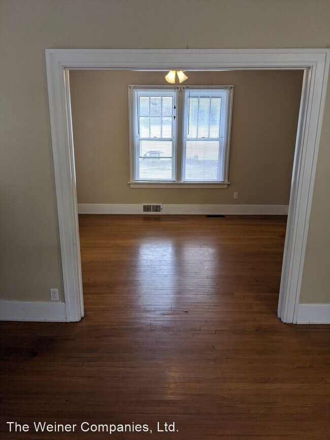 Building Photo - 3 br, 1 bath House - 713 W. Iowa