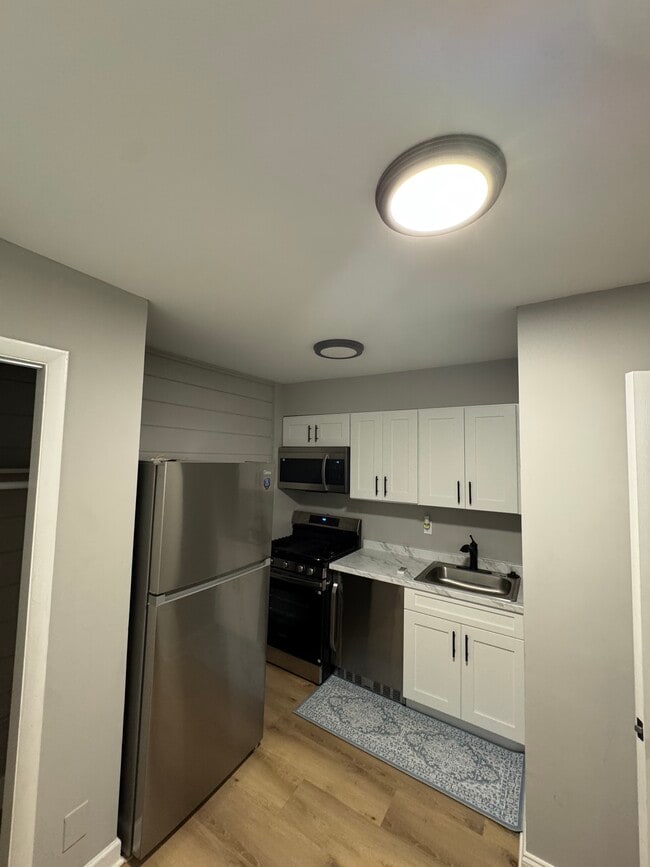 Building Photo - 421 Saint Margarets Dr