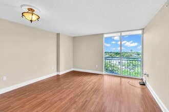 Building Photo - 3000 Coral Wy