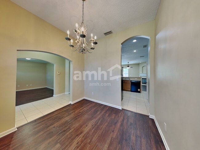 Building Photo - 705 Waterlily Way