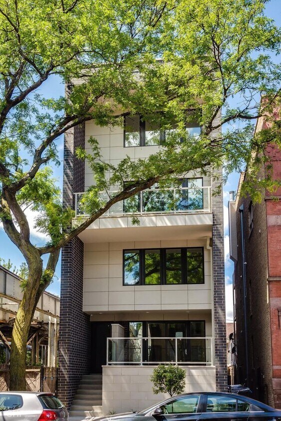 Primary Photo - 1542 N Hudson Ave