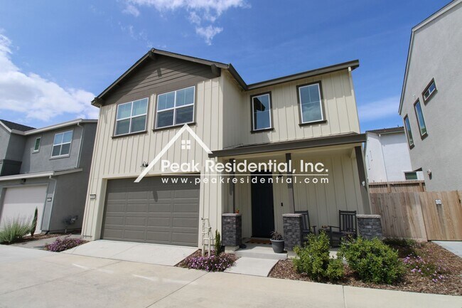 Foto del edificio - New 3bd/2.5ba Folsom Home with 2 Car Garage
