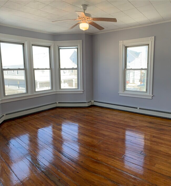 Living Room - 110 Capital St