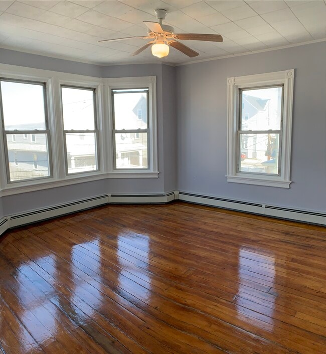 Living Room - 110 Capital St