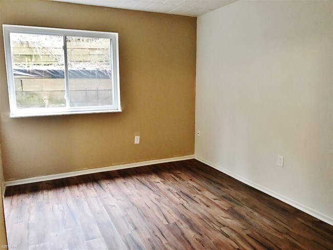 Building Photo - 305 N Negley Ave