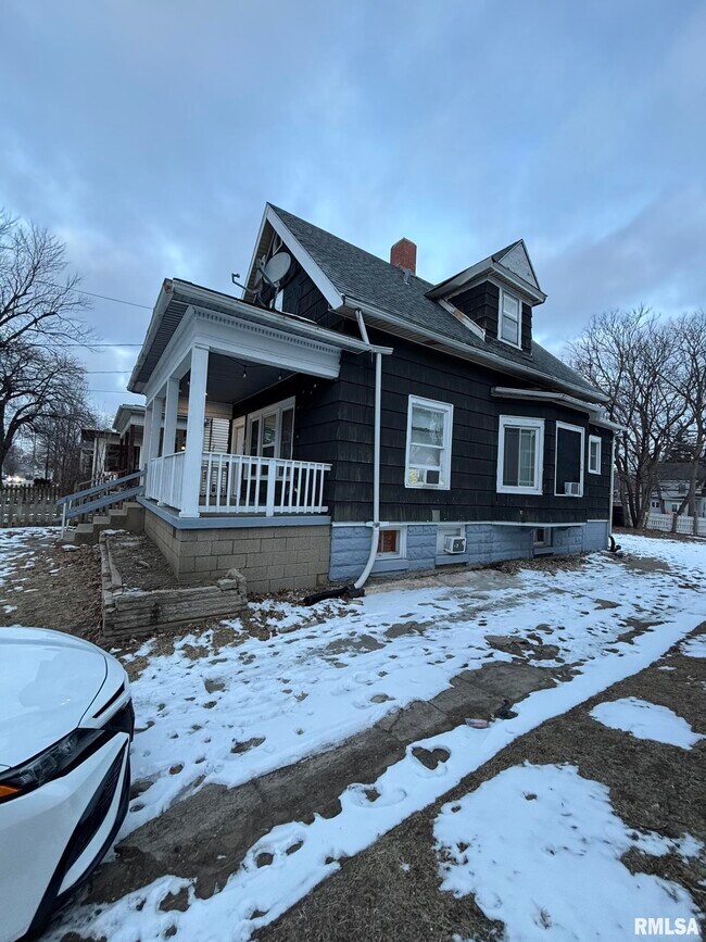 Building Photo - 707 E Nebraska Ave