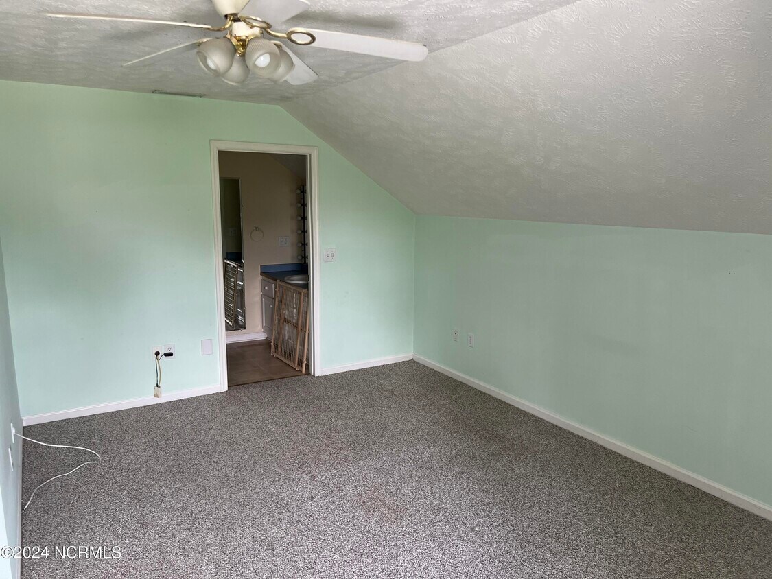 Foto del edificio - 350 NW Broad St