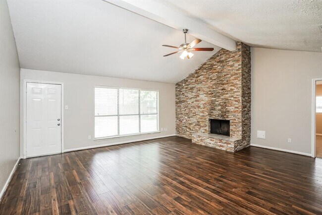 Foto del edificio - 17927 Lake Manor Dr