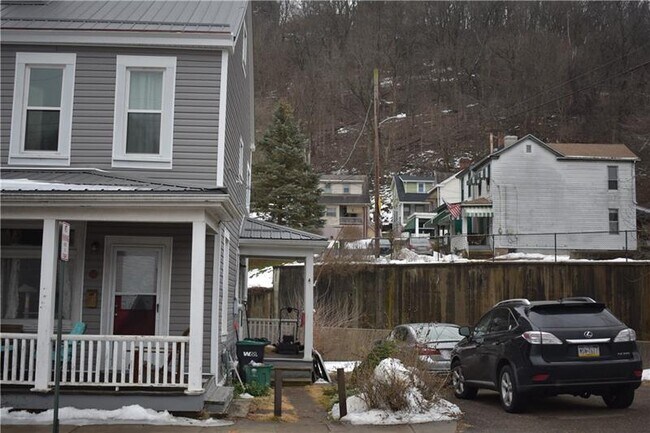 Foto del edificio - 111 Dewey St