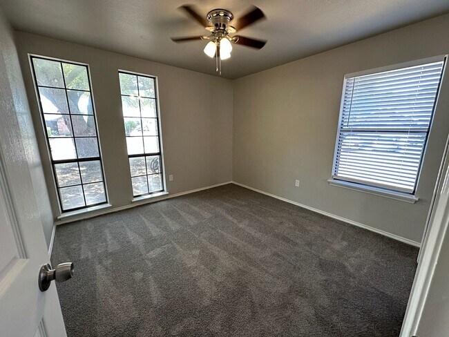 Foto del edificio - Excellent 3 bedroom 2 bath