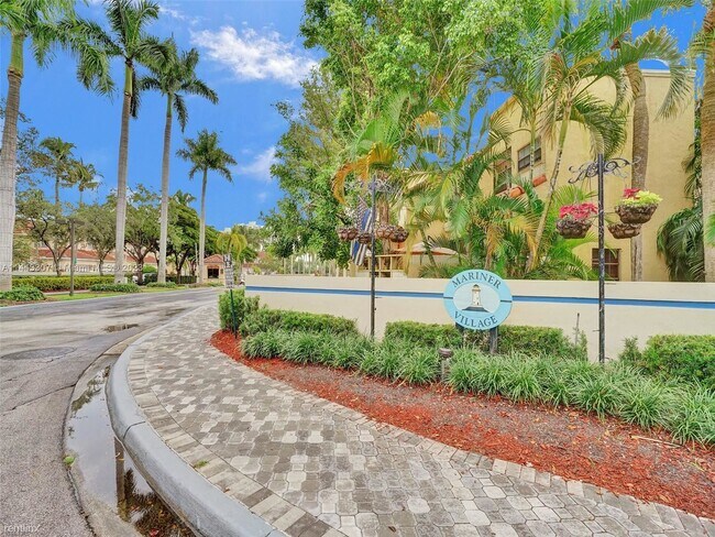 Building Photo - 2 br, 2.5 bath House - Mariner Village