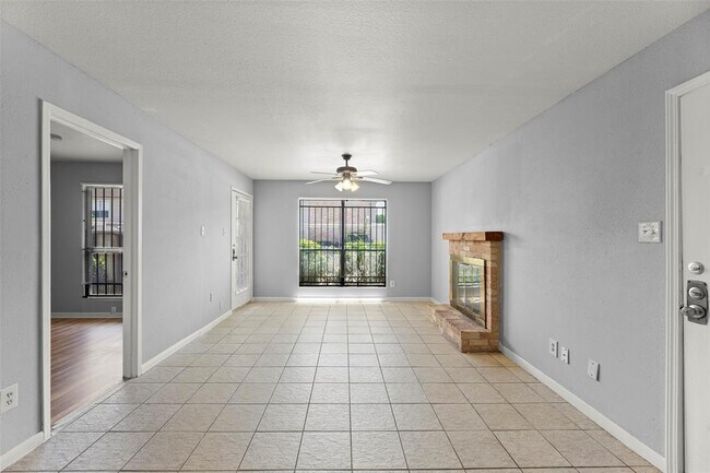 Foto del edificio - 2100 Wilcrest Dr