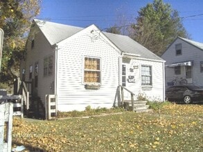 Building Photo - 806 Progress St NE