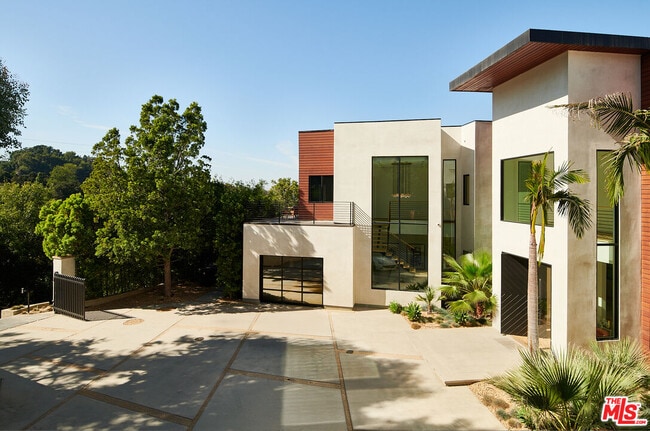 Building Photo - 13331 Mulholland Dr