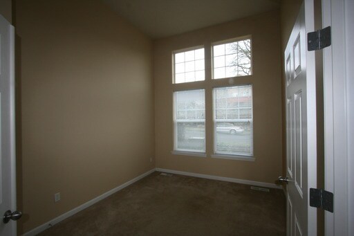 Building Photo - Beautiful 4 Bedroom 2.5 Bath In West Linn ...