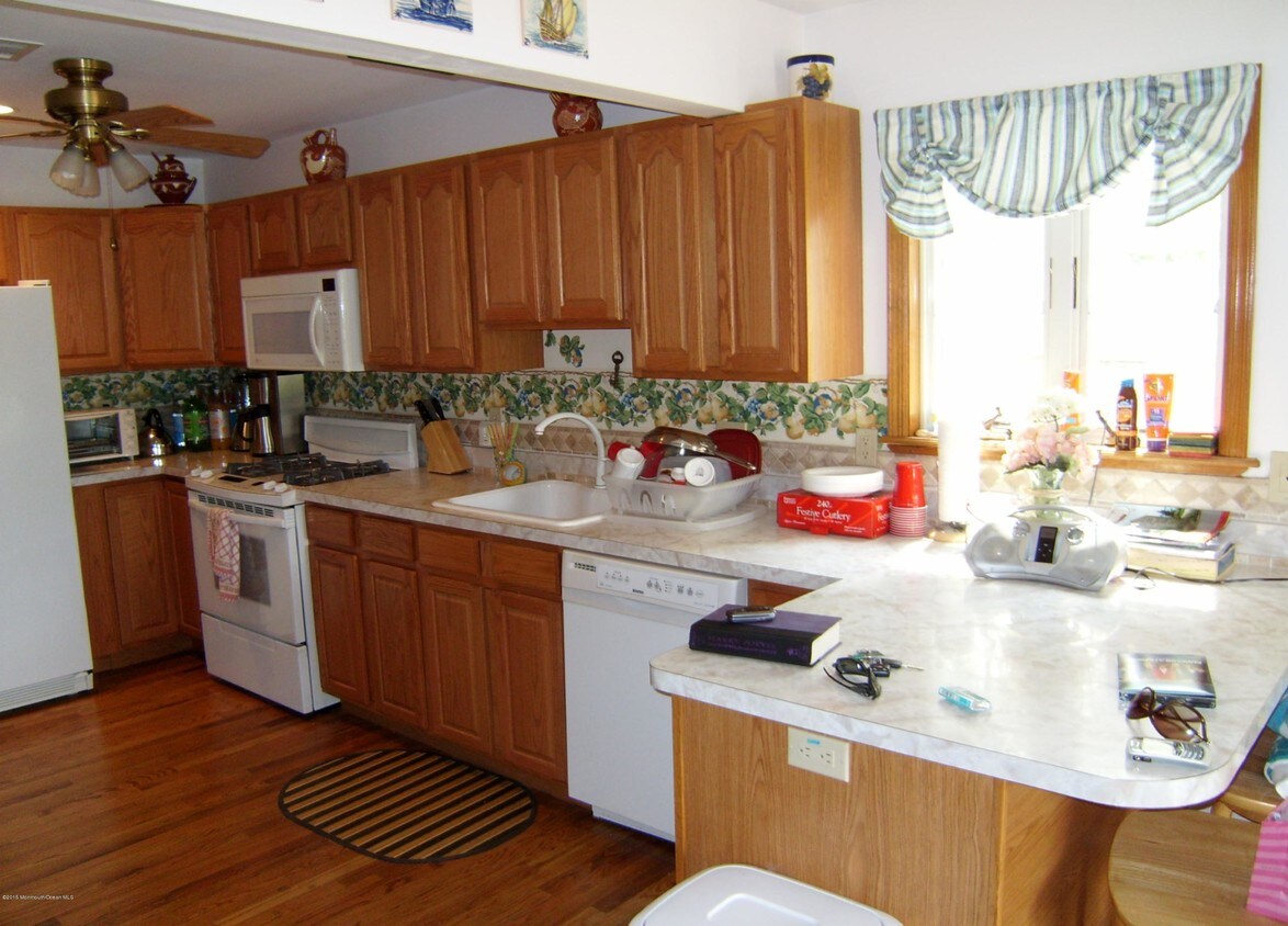 Foto del edificio - 327 New Bedford Rd