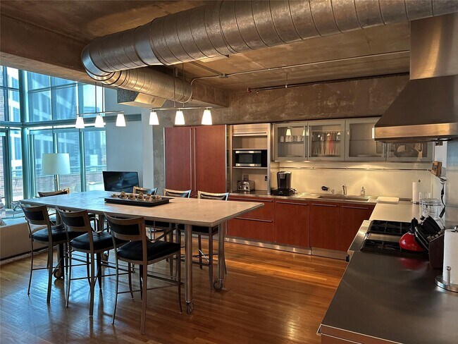 Building Photo - 1999 McKinney Ave