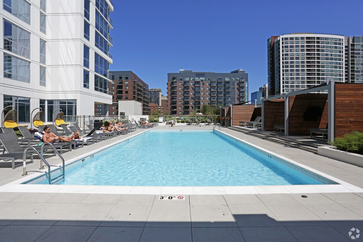 The Elle Apartments 801 S Financial Pl Chicago, IL