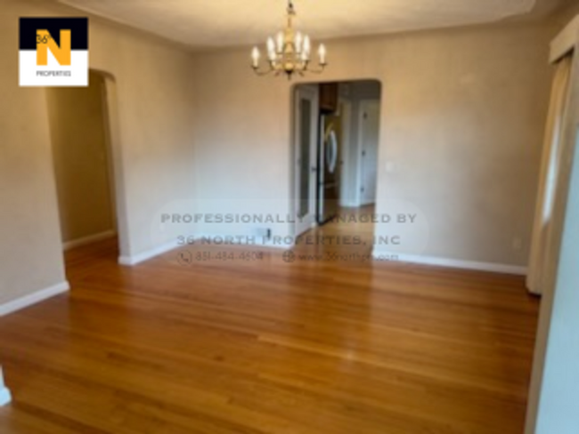 Building Photo - Beautiful Monterey 3 Bedroom, 2 Bath Home ...