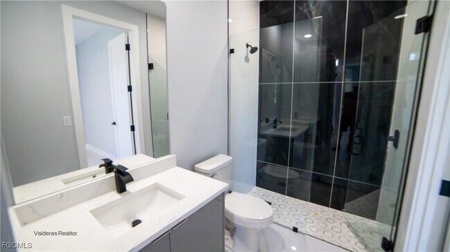 Foto del edificio - 2401-2403 Matena Ave S