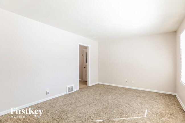 Foto del edificio - 9304 Vaughn Ave