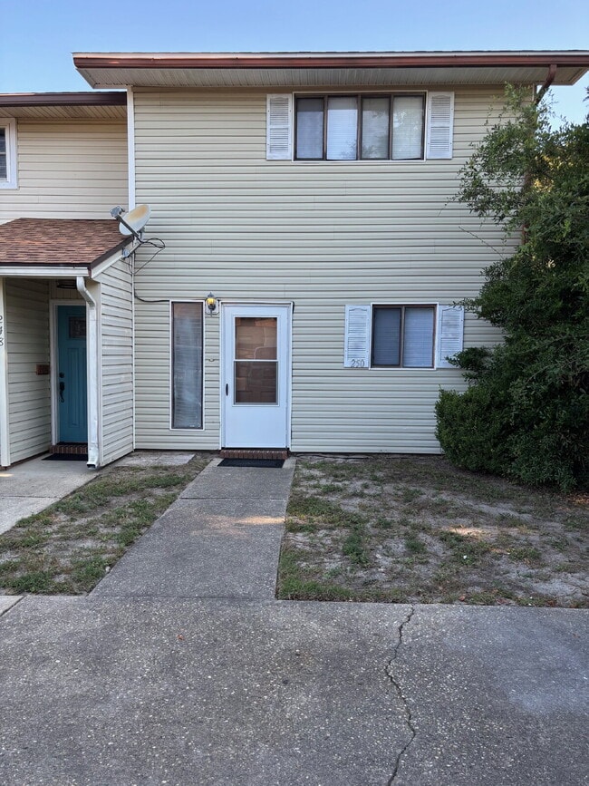 Building Photo - 10% OFF FIRST MONTHS RENT!