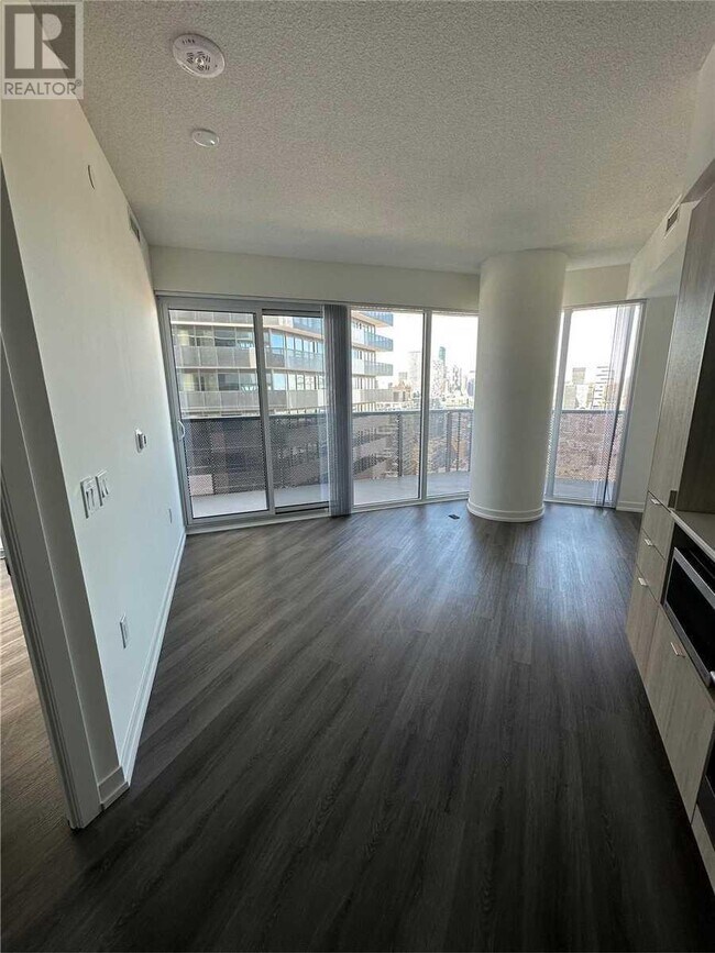 138 Downes St, Toronto, ON M5E