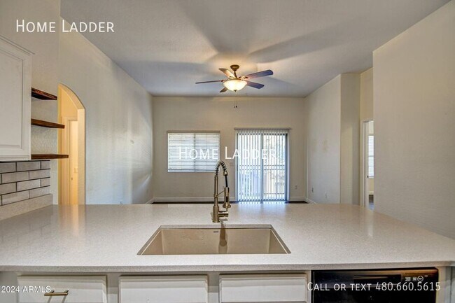 Building Photo - 2250 E Deer Valley Dr