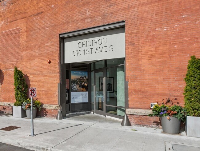 Building Photo - Hip Urban Retreat in Sought-After Pioneer ...