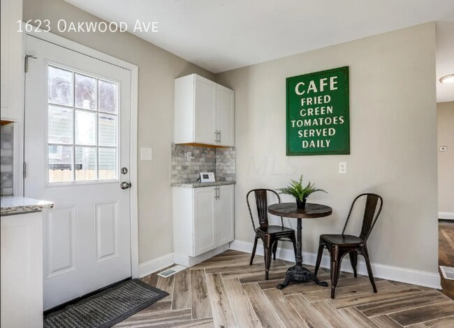 Building Photo - Newly Renovated Three Bedroom