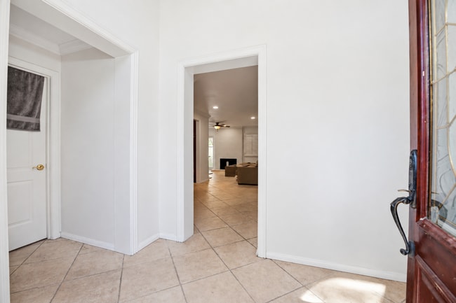 Building Photo - 4854 Campanile Dr