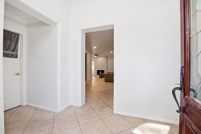 Foto del edificio - 4854 Campanile Dr