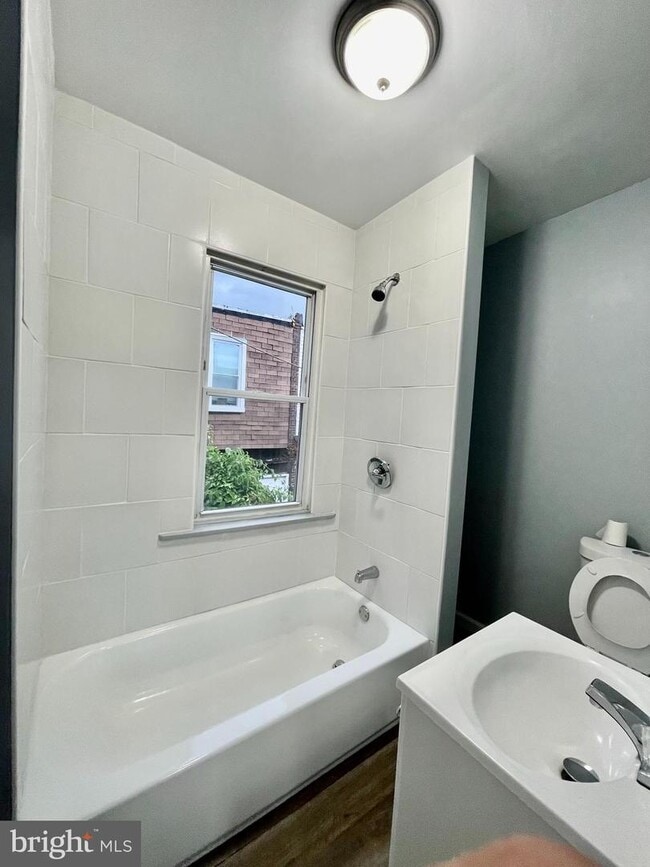 Building Photo - 2521 W Seltzer St