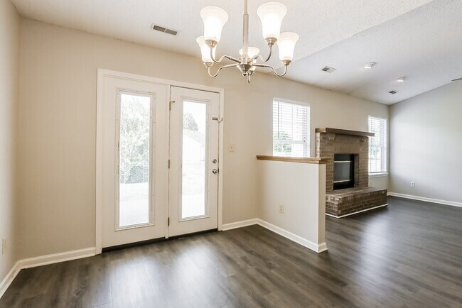 Foto del edificio - 748 Millbrook Dr