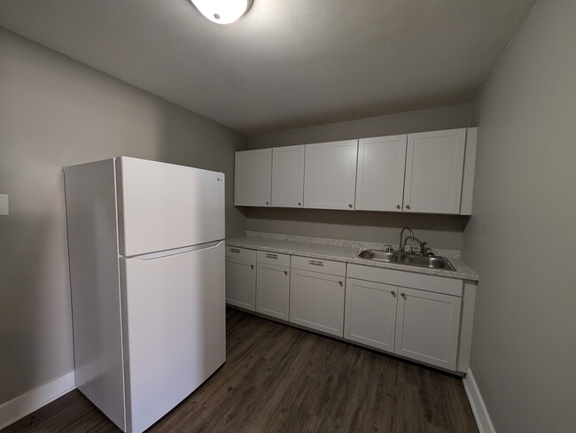 Building Photo - 56 W Main St