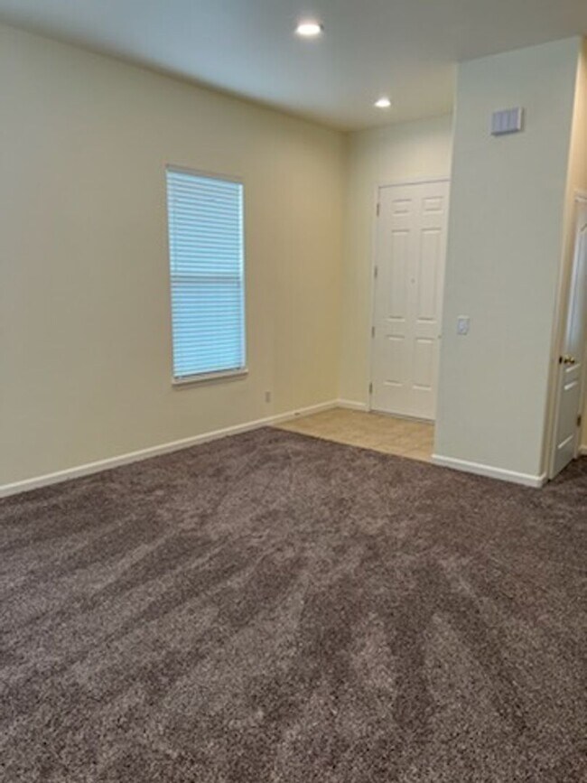 Building Photo - Three Bedroom Home in Rincon Valley!!!