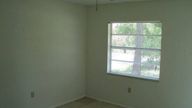 Building Photo - 509 S Pine Ave