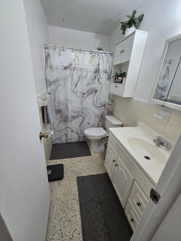 Primary Photo - 472 E 15th St