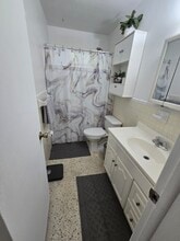 Building Photo - 472 E 15th St