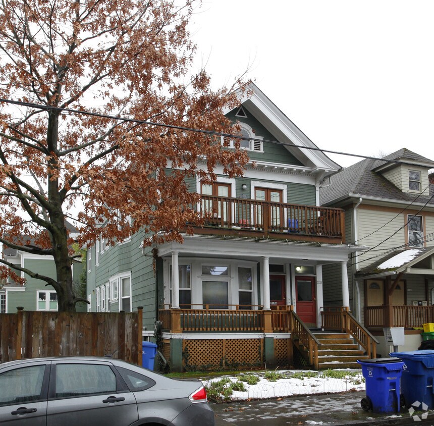 Building Photo - 2136 NW Irving St