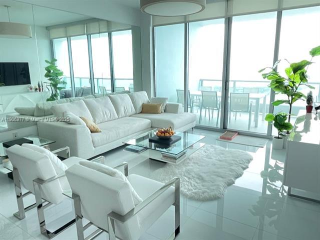 Building Photo - 900 Biscayne