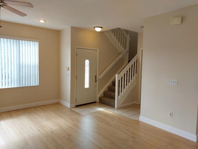 Building Photo - 331 Oak Crest Ter