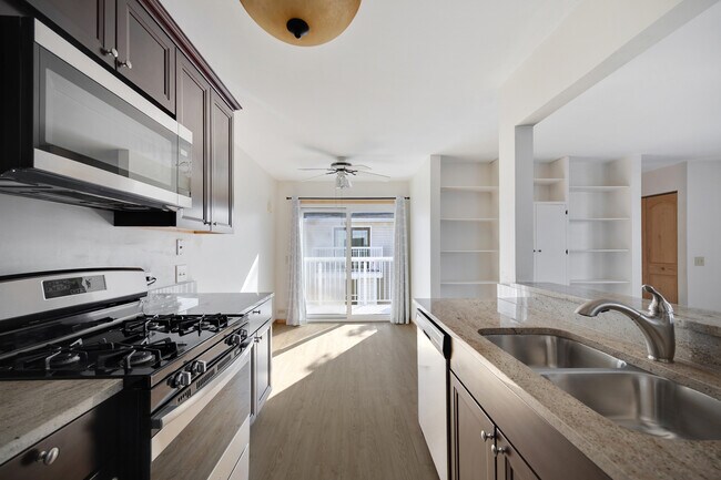Foto del edificio - 717 Whitesail Dr