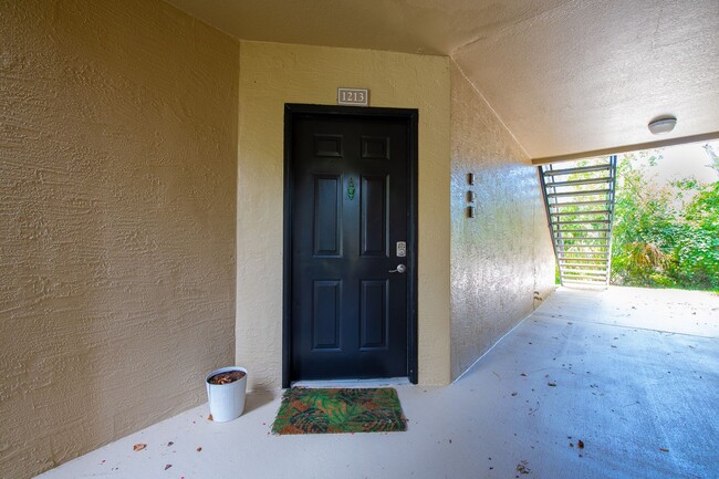 Building Photo - Cozy and Quiet Apartment in "The Palms" in...